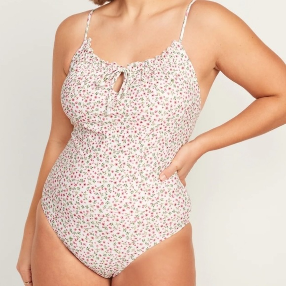 old navy floral gathered one piece swimsuit! BRAND NEW WITH TAGS! size small